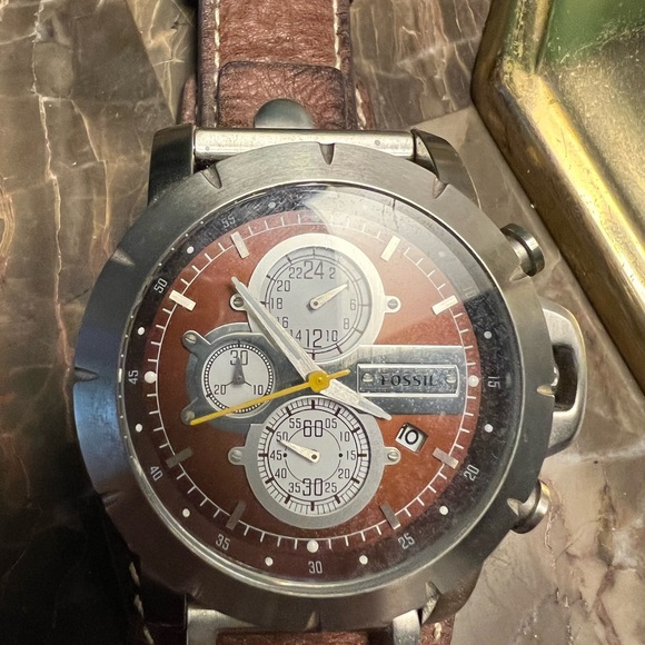 Barely worn men’s Fossil Watch.  In excellent condition. - Picture 7 of 7